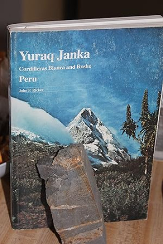 Portada del libro de Mountaineering and Travellers Guide to the Peruvian Andes: Yuraq Janka v. 1