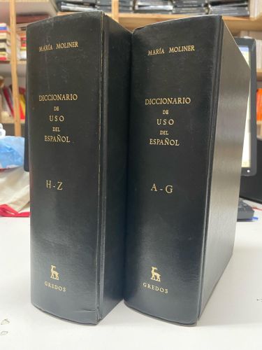 Portada del libro de DICCIONARIO DE USO DEL ESPAÑOL. MARÍA MOLINER. A-Z- DOS TOMOS. 