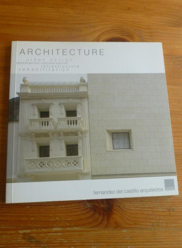 Portada del libro de ARCHITECTURE. REHABILITACION. FERNANDEZ DEL CASTILLO ARQUITECTOS. 68 pp. en inglés.