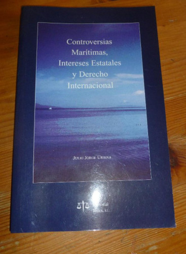 Portada del libro de CONTROVERSIAS MARTITIMAS,INTERESES ESTATALES. JULIO JORGE URBINA. ED. DILEX. 2005 180pp