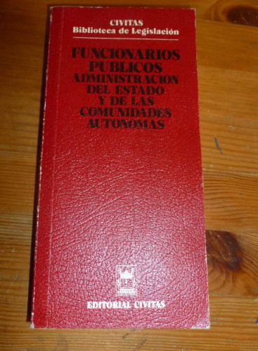 Portada del libro de FUNCIONARIOS PÚBLICOS. ADMINISTRACIÓN DEL ESTADO Y DE LAS COMUNIDADES AUTÓNOMAS CIVITAS. 580 PP 1985