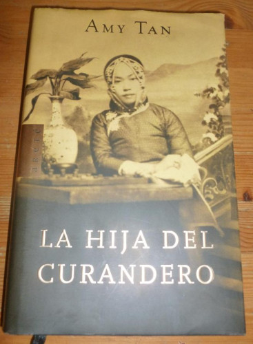 Portada del libro de LA HIJA DEL CURANDERO. AMY TAN. ARETE. PLAZA JANES. 2001 430 pp