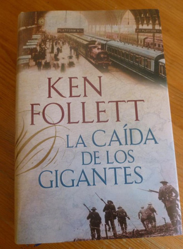 Portada del libro de LA CAIDA DE LOS GIGANTES. KEN FOLLETT. PLAZA Y JANES 20101 1018 pp