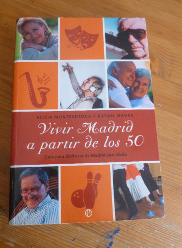 Portada del libro de VIVIR MADRID A PARTIR DE LOS 50.MONTESDEOCA Y RAFAEL NAVAS. LA ESFERA. 2005 480pp
