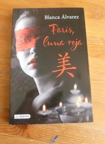 Portada del libro de París, luna roja (Punto de encuentro)