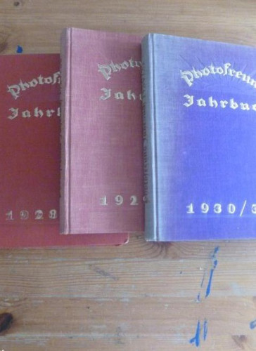 Portada del libro de PHOTOFREUND JAHRBUCH 1928 -1929. 1929 -1930 1930-1931AGFA. 290 POR VOL. FOTOGRAFIA ALEMAN.