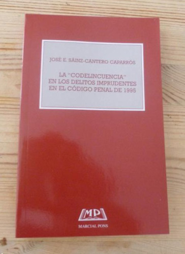 Portada del libro de LA CODELINCUENCIA EN LOS DELITOS IMPRUDENTES.. SAINZ CANTERO CAPARROS. M. PONS. 2001 168pp