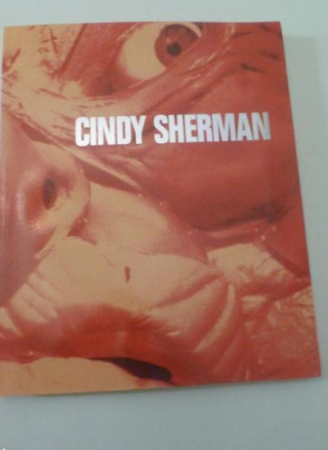 Portada del libro de Cindy Sherman. Photoarbeiten 1975 - 1995 HAMBURGO MAMMO. 184pp