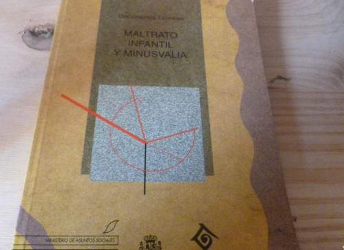 Portada del libro de Maltrato infantil y minusvalía (Documentos técnicos)