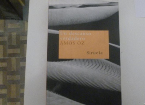 Portada del libro de UN DESCANSO VERDADERO AMOS OZ. SIRUELA. 1982 450pp