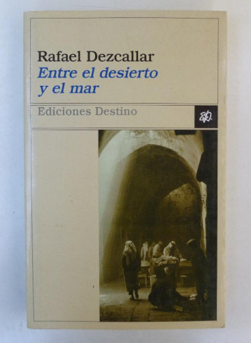 Portada del libro de Entre el desierto y el mar - Rafael Dezcallar - Ed. Destino. 363pp