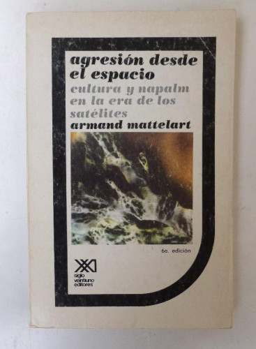 Portada del libro de Agresión desde el espacio. Cultura y napalm en la era de lo satélites-Armand Mattelart-Ed.s.XXI.200p