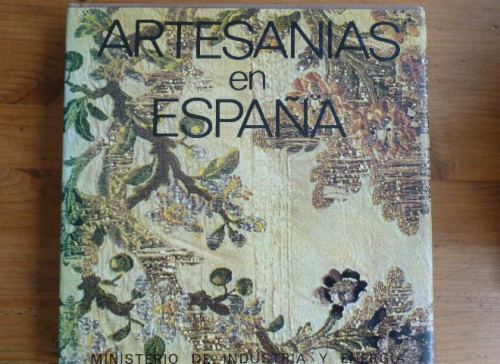 Portada del libro de ARTESANIAS EN ESPAÑA. MINISTRO DE INDUSTRIA Y ENERGIA. 1984 322pp