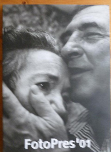 Portada del libro de FOTOPRES01 LA CAIXA 2001 181 pp