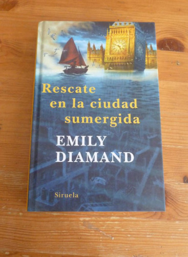 Portada del libro de RESCATE EN LA CIUDAD SUMERGIDA. EMILY DIAMAND. ED. SIRUELA. 2010 366 PAG