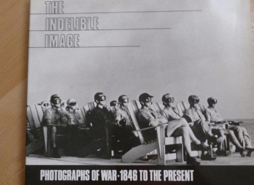 Portada del libro THE INDELIBLE IMAGE. PHOTOGRAPHS OF WAR 1846 TO THE PRESENT.1985 245pp