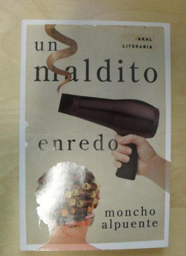 Portada del libro de Un maldito enredo Moncho Alpuente Publicado por Akal (2012) 518pp