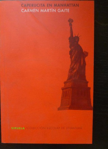 Portada del libro de CAPERUTICA EN MANHATTAN. MARTIN GAITE. SIRUELA. 2010 260pp