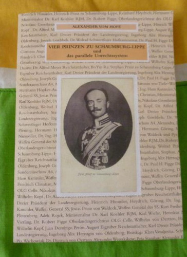 Portada del libro de VIER FRPINZEN ZU SCHAUMBURG-LIPPE. ALEXANDER VOM HOFE. VIER PRINZEN SL. 2006 390 PAG