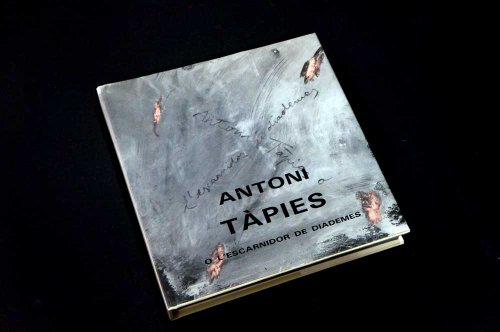 Portada del libro de Antoni Tapies o l' Escarnidor de Diademes