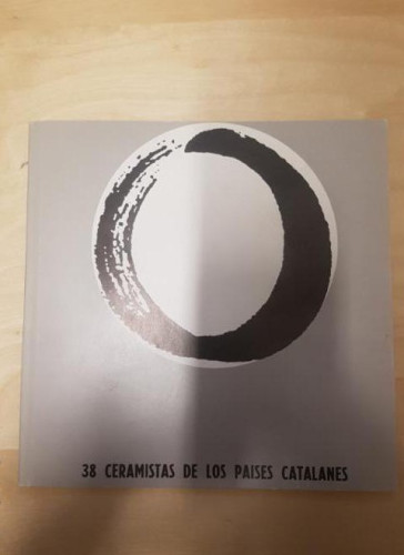 Portada del libro de 38 ceramistas de los países catalanes. SALA ADAMA 1986 SIN PAGINAR