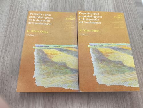 Portada del libro de PEQUEÑA Y GRAN PROPIEDAD AGRARIA EN LA DEPRESION DEL GUADALQUIVIR. TOMOS I Y II