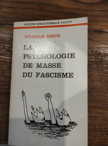 Portada del libro de La psychologie de masse du fascisme