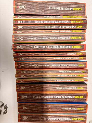 Portada del libro de Lote 18 libros de El diario publico. PC Biblioteca Pensamiento Publico