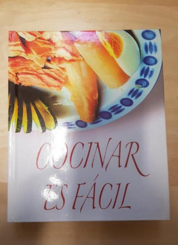 Portada del libro de Cocinar es fácil VVAA Publicado por Saldaña (1997) 384pp