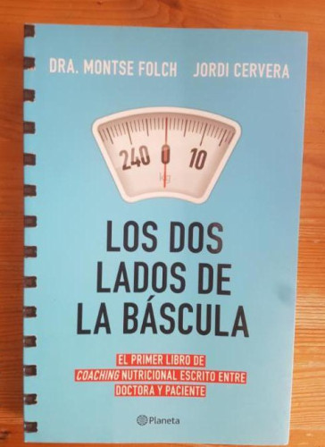 Portada del libro de Los dos lados de la báscula: El primer libro de coaching nutricional escrito entre doctora y paciente...