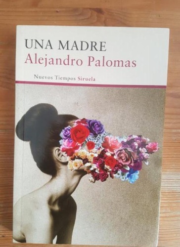 Portada del libro de UNA MADRE PALOMAS, ALEJANDRO Publicado por SIRUELA (2014)