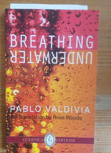 Portada del libro de Breathing Underwater: Selected Poems (Essential Translations Series)