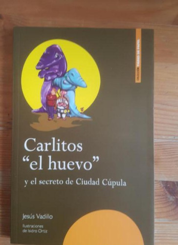 Portada del libro de Carlitos el huevo y el secreto de Ciudad Cúpula Jesús Vadillo EXTREMADURA EDITORA 2014 148pp