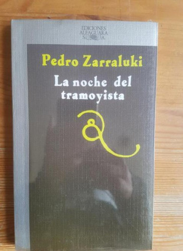 Portada del libro de La Noche Del Tramoyista (Primera edición) Pedro Zarraluki Publicado por Alfaguara (1986) PRECINTADO