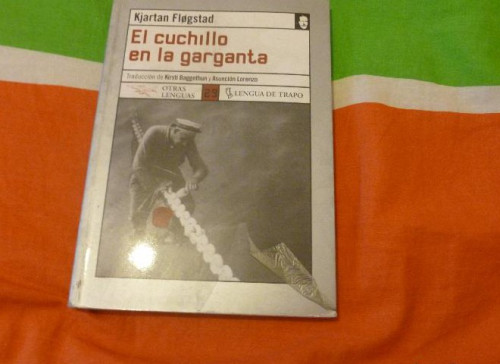 Portada del libro de El cuchillo en la garganta (OL)