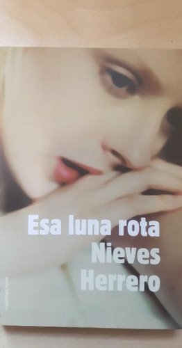 Portada del libro de ESA LUNA ROTA - NIEVES HERRERO. ED MARTINEZ ROCA. 2001