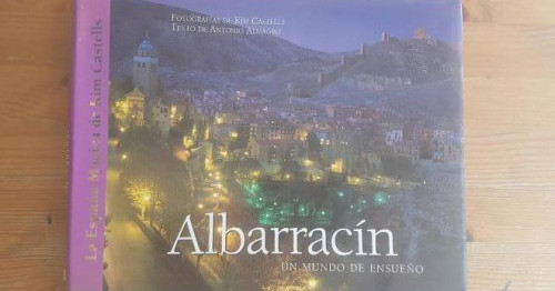 Portada del libro de Albarracín, un mundo de ensueño Castells, Joaquim / Almagro, Antonio Editorial Juventud.1999 138pp