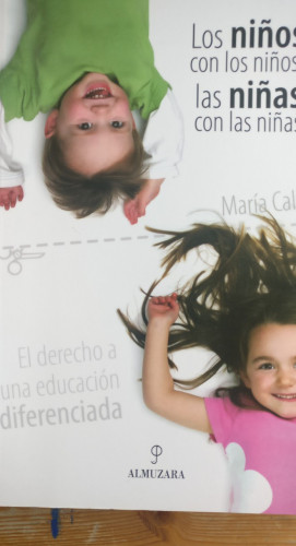 Portada del libro de Los niños con los niños, las niñas con las niñas (Sociedad Actual (almuzara))