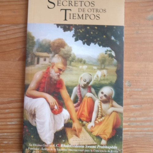 Portada del libro de Secretos de otros tiempos El Sri Isopanisad Publicado por Editorial Bhaktiveda (1984) 136pp