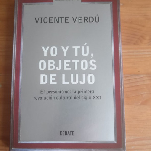 Portada del libro de Imagen de archivo Yo y tú, objetos de lujo Verdú, VIcente Publicado por Debate (2005) 197pp