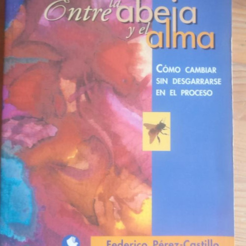 Portada del libro de Entre la abeja y el alma.Pérez-Castillo. pax mexico. 2000 135pp