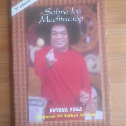 Portada del libro de DHYANA YOGA SOBRE LA MEDITACION BHAGAVAN SRI SATHYA SAI BABA SAI RAM 2009 76pp
