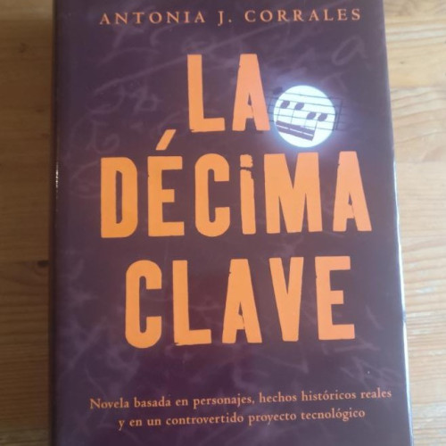 Portada del libro de La décima clave Corrales, Antonia J. Publicado por Martínez Roca. (2008) 570pp