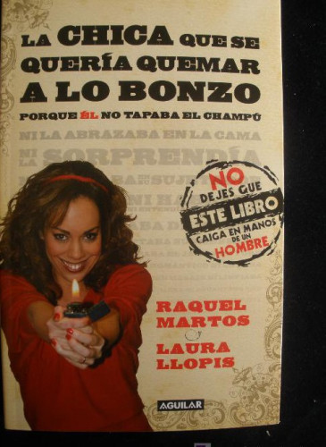 Portada del libro de LA CHICA QUE SE QUERIA QUEMAR A LO BONZO. RAQUEL MARTOS Y LAURA LLOPIS.AGUILAR. 2010 244 PAG