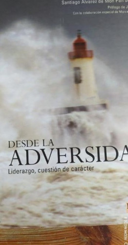 Portada del libro de Desde la adversidad, Liderazgo, cuestión de carácter, Santiago Álvarez de Mon, Pearson2003 294pp