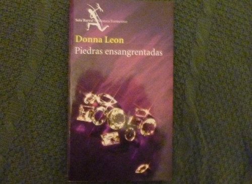 Portada del libro de Piedras ensangrentadas Leon, Donna Editorial: Seix Barral. (2005) 327pp