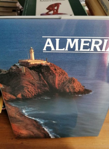 Portada del libro de Almería VV. AA. Publicado por Mediterráneo (2004)