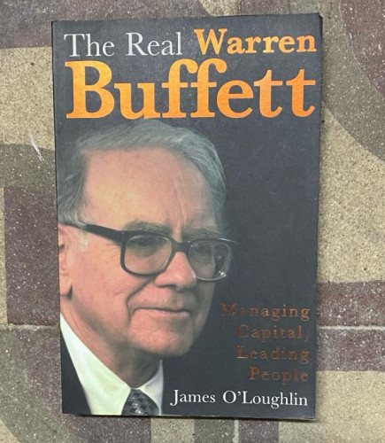 Portada del libro de The Real Warren Buffett: Managing Capital, Leading People. O'Loughlin, James.