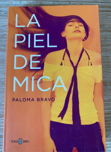 Portada del libro de La piel de Mica. Paloma Bravo. 2013, Plaza & Janés.