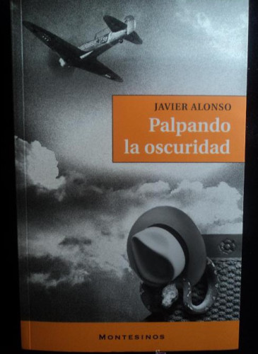 Portada del libro de PALPANDO LA OSCURIDAD. JAVIER ALONSO. ED.MONTESINOS. 2010 316 PAG